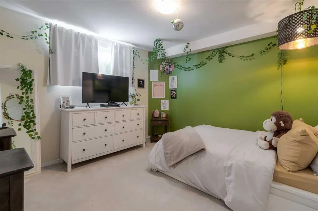 159 Grand River Boulevard W