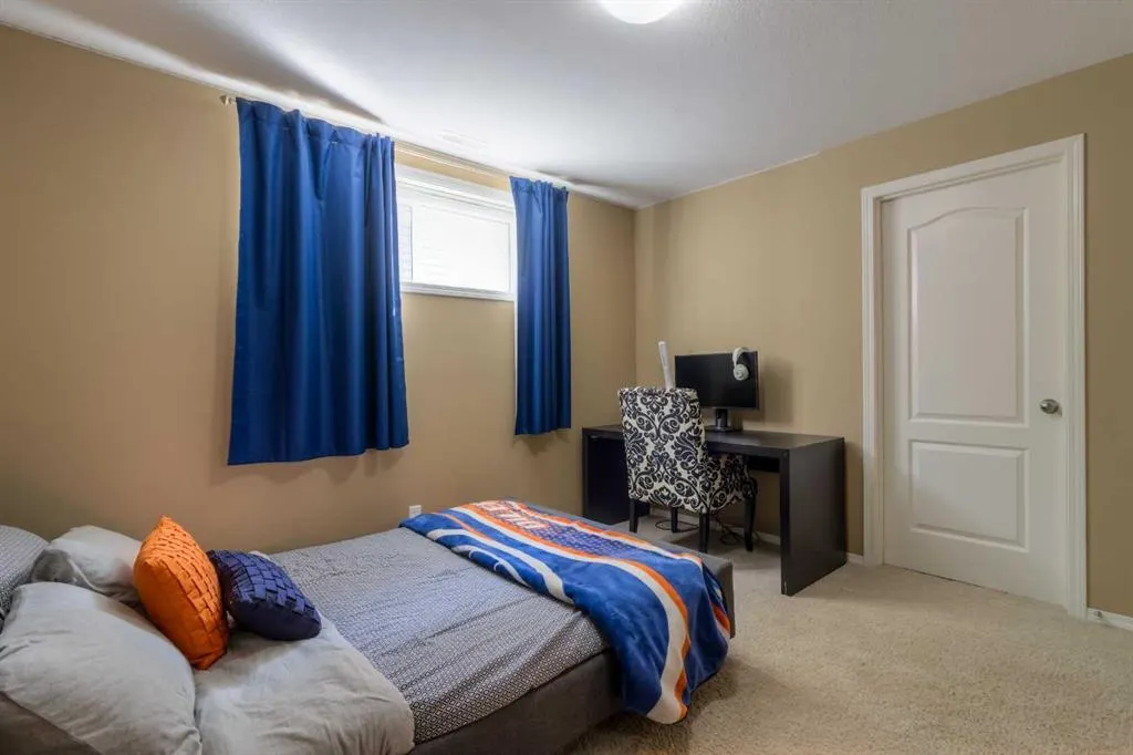159 Grand River Boulevard W