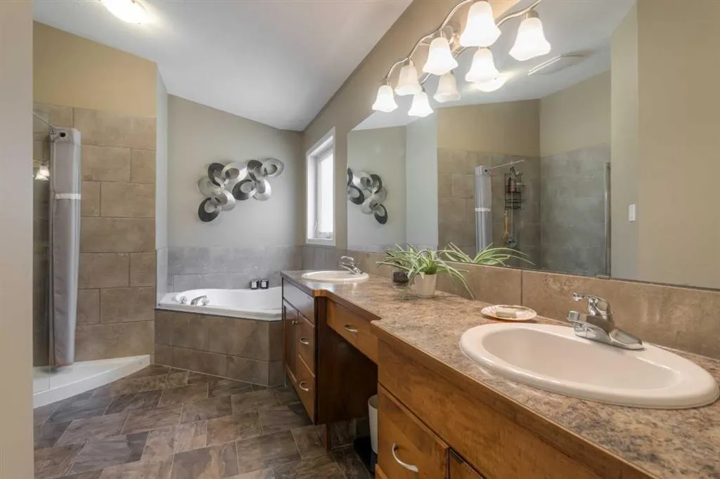 159 Grand River Boulevard W