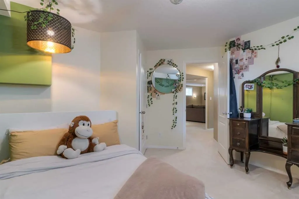 159 Grand River Boulevard W
