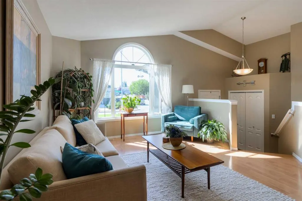159 Grand River Boulevard W