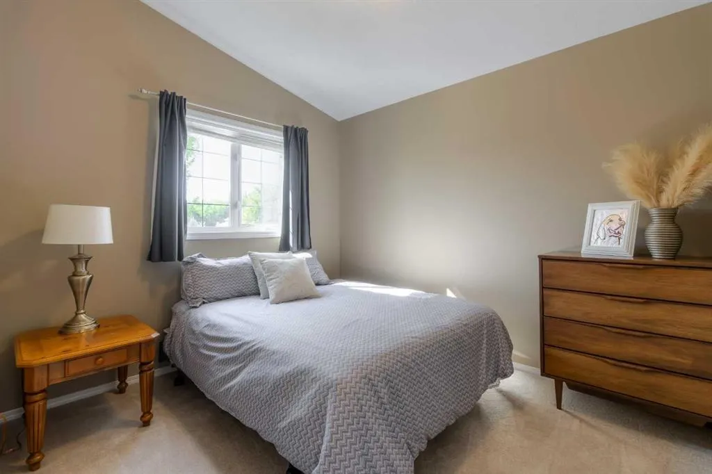 159 Grand River Boulevard W