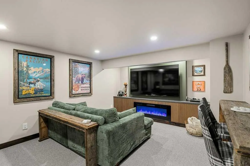 232 Cottageclub Crescent
