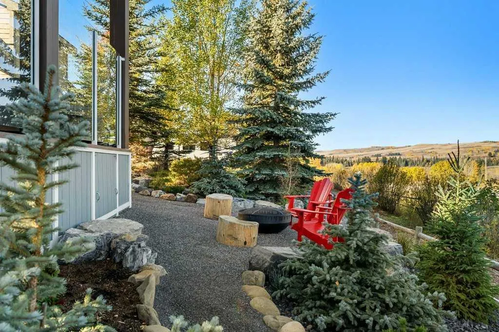 232 Cottageclub Crescent