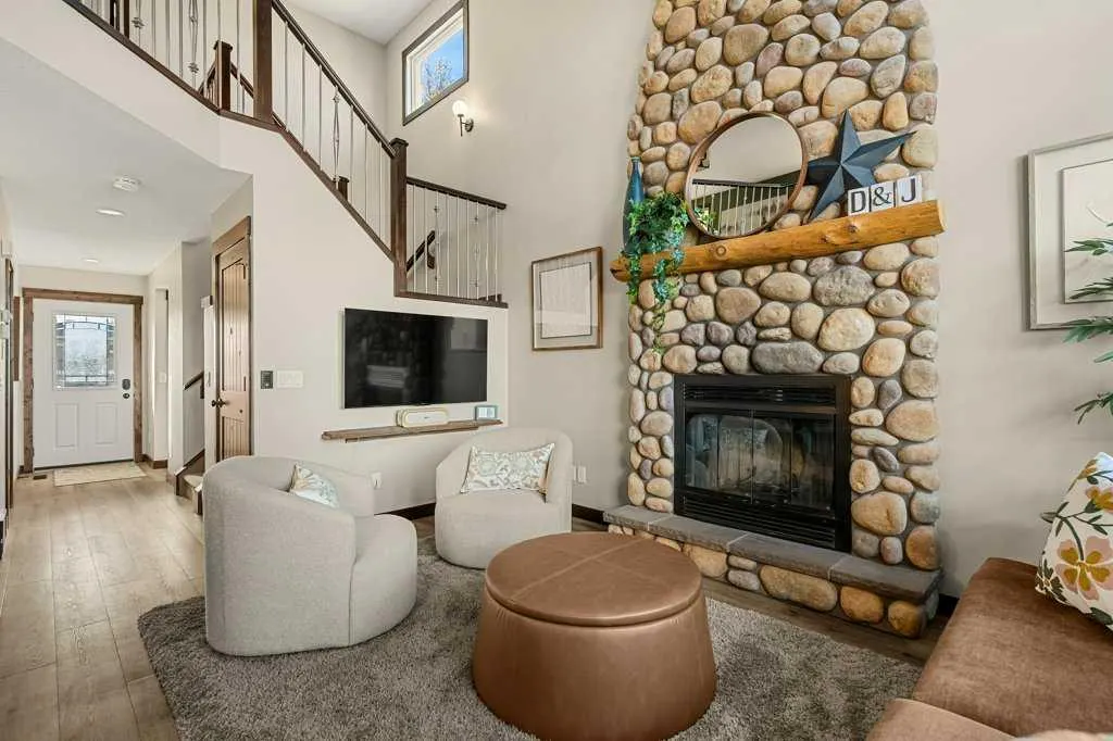 232 Cottageclub Crescent