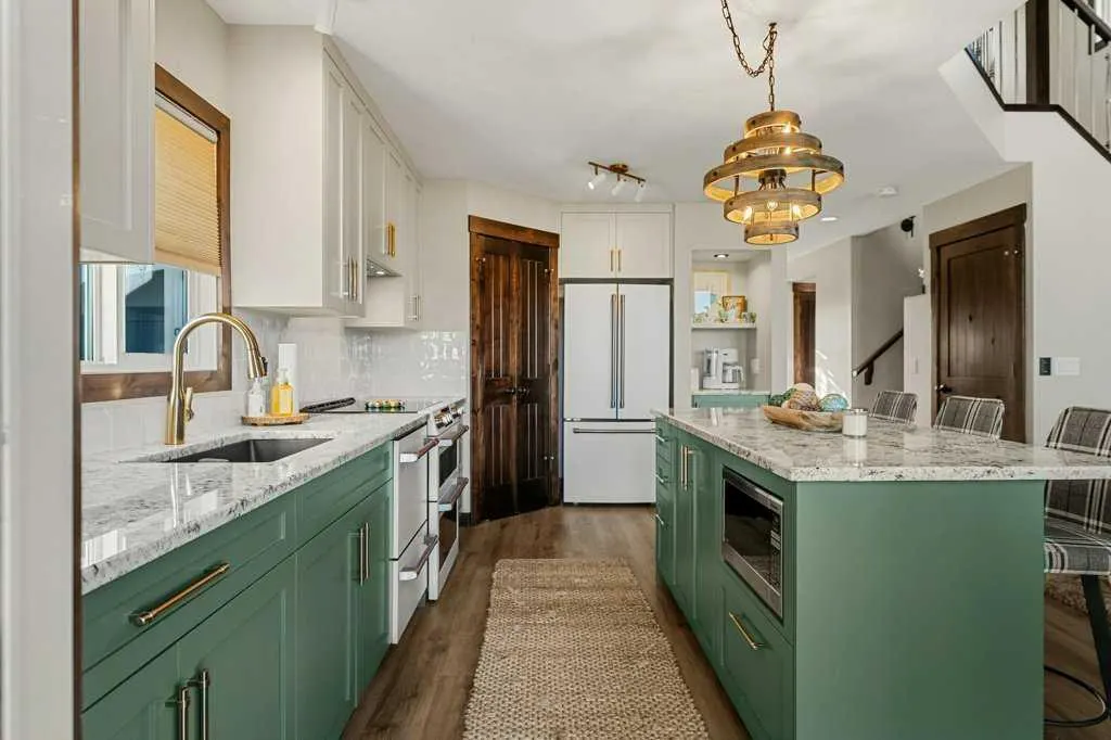 232 Cottageclub Crescent