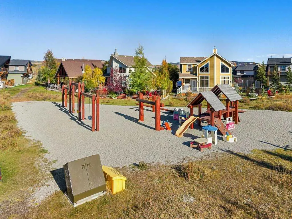 232 Cottageclub Crescent