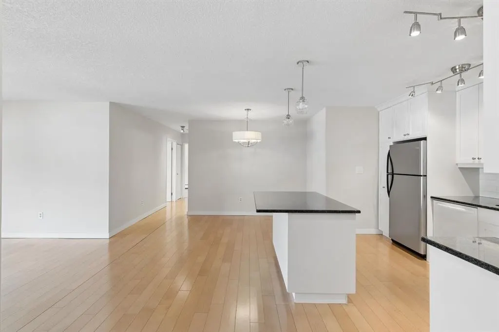 618 2 Avenue NW #405