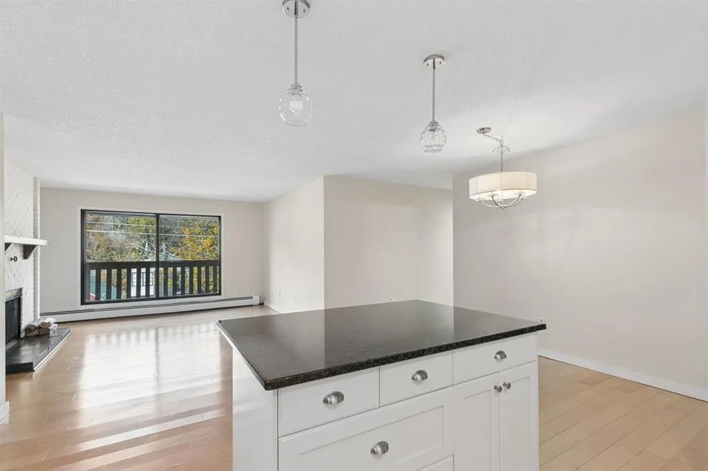 618 2 Avenue NW #405