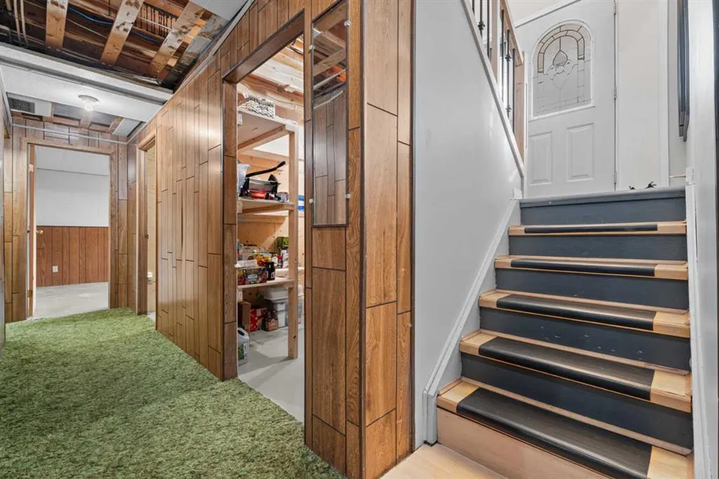 10 Mountain Street E