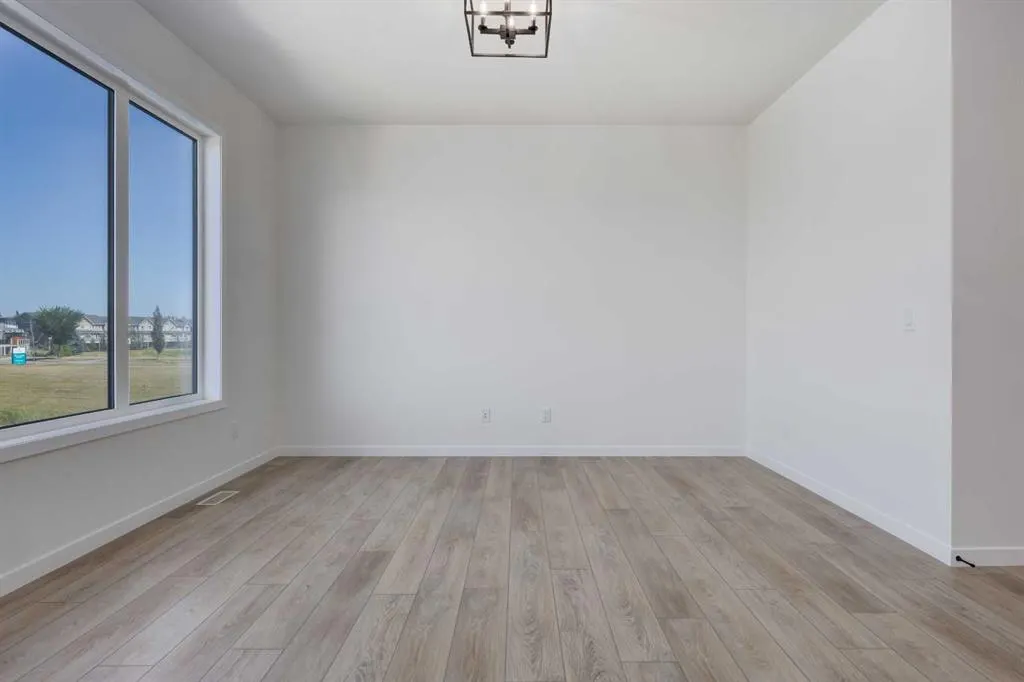 390 Ellen Park