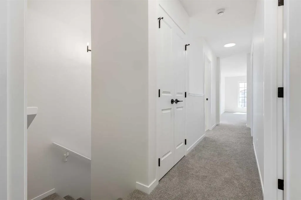 390 Ellen Park