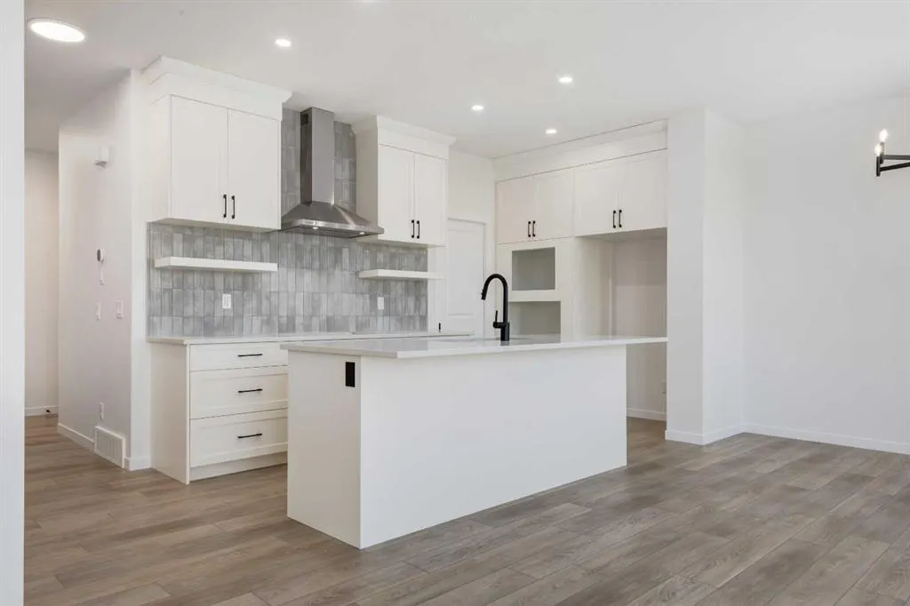 390 Ellen Park