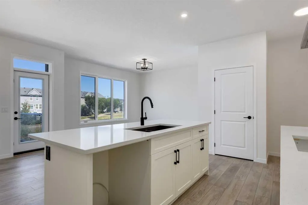 390 Ellen Park