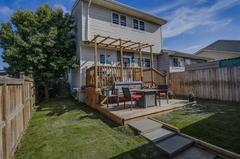 44 Falwood Crescent NE