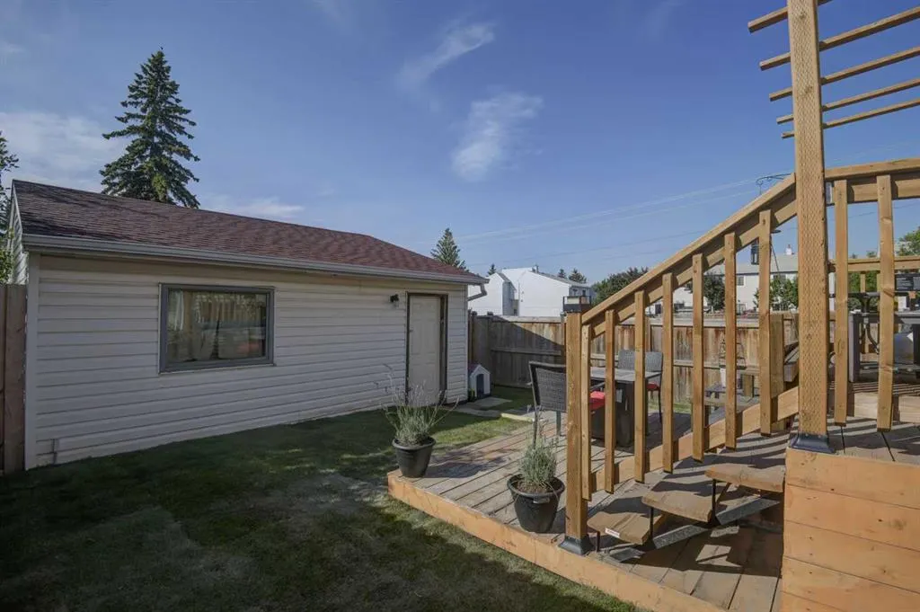44 Falwood Crescent NE