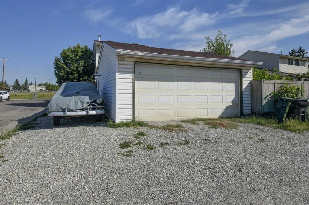 44 Falwood Crescent NE