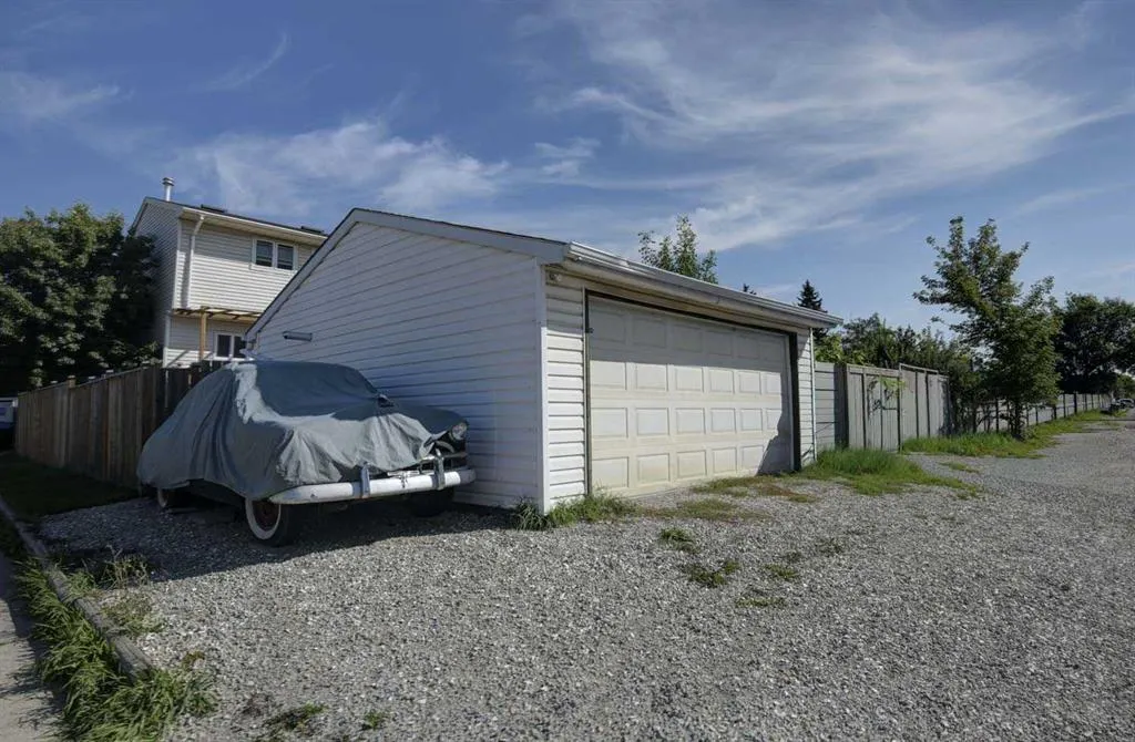 44 Falwood Crescent NE