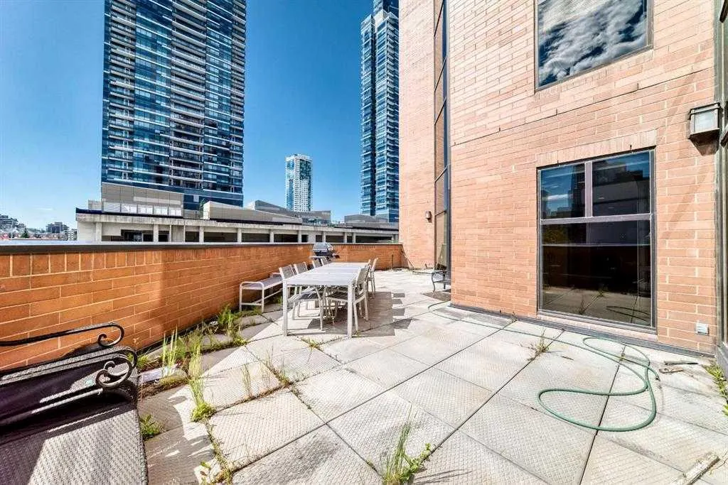 1100 8 Avenue SW #277