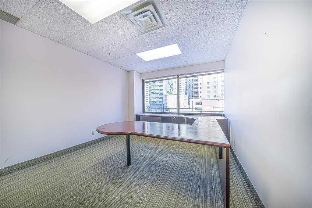 1100 8 Avenue SW #201