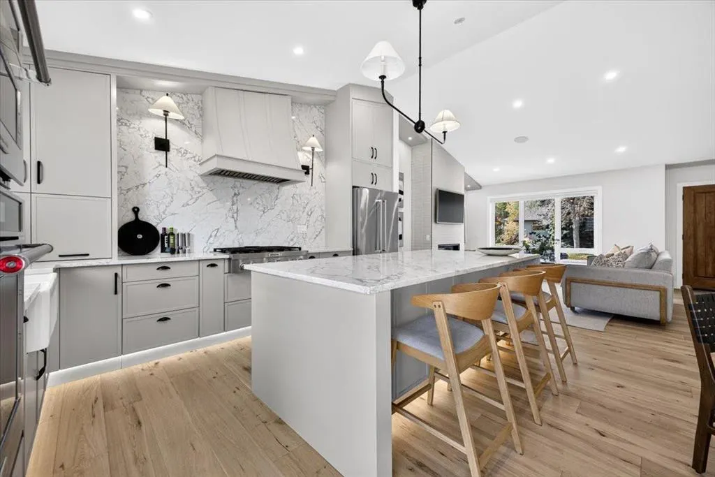 60 Governor Drive SW