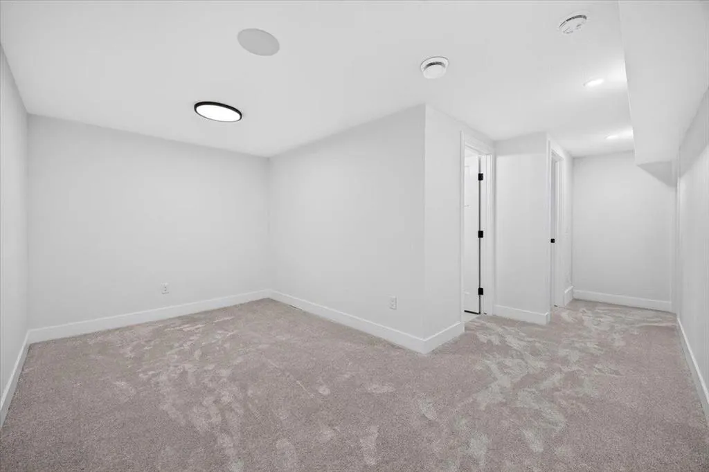 60 Governor Drive SW