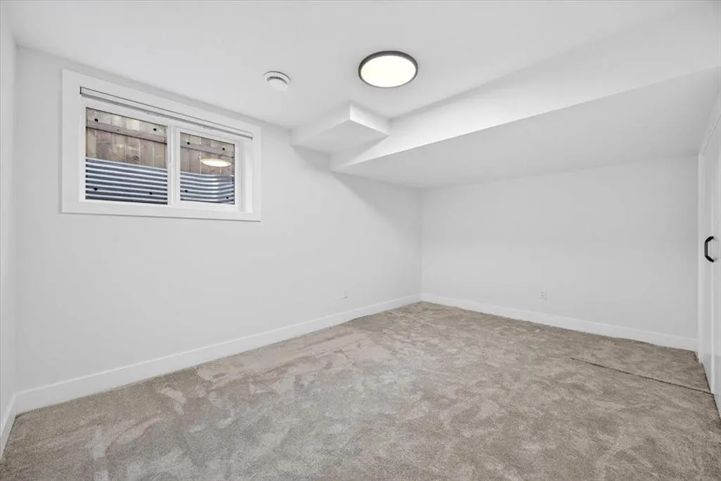 60 Governor Drive SW