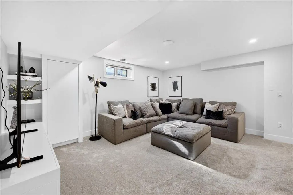60 Governor Drive SW