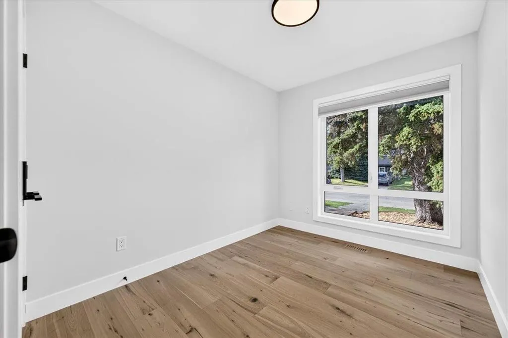 60 Governor Drive SW