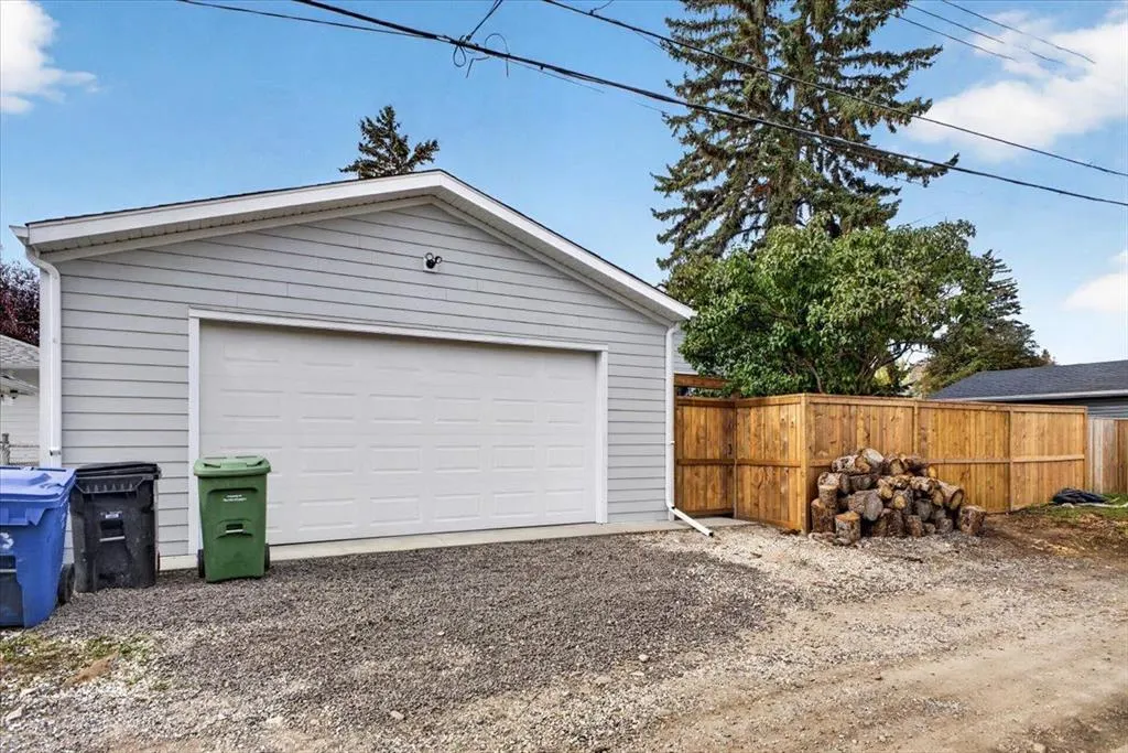 60 Governor Drive SW