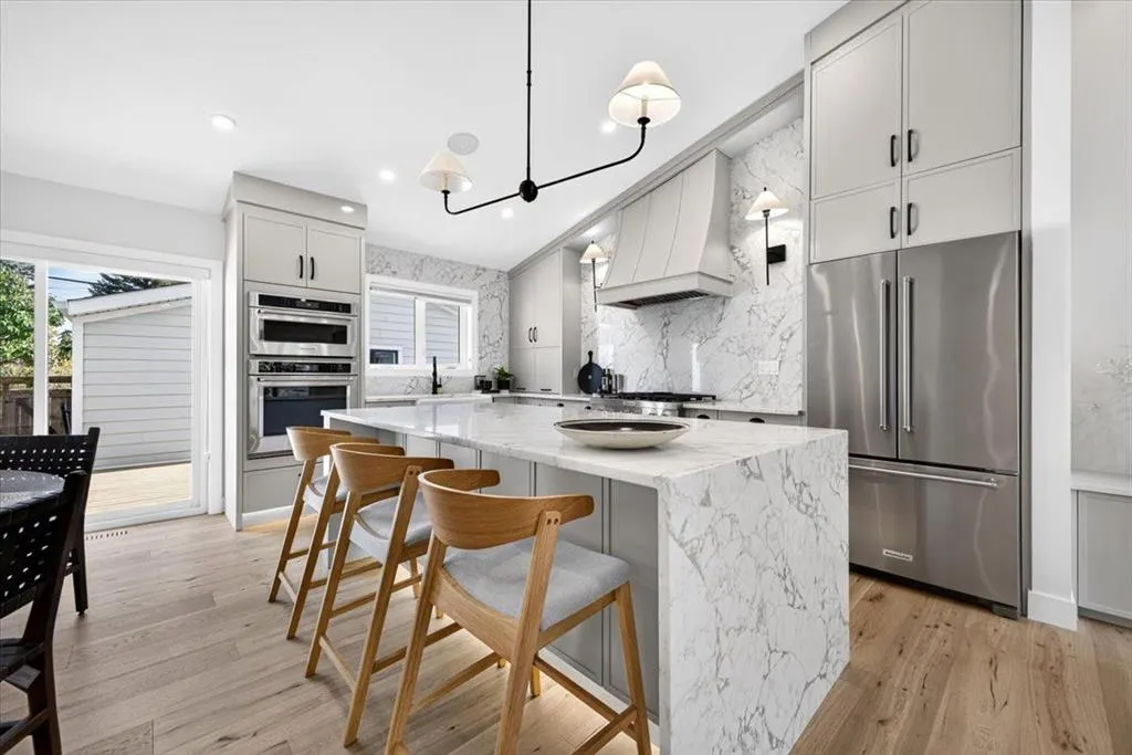 60 Governor Drive SW