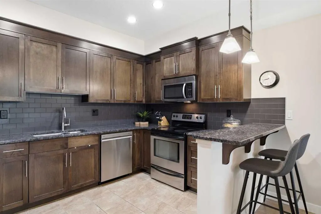 1005B Westmount Drive #104