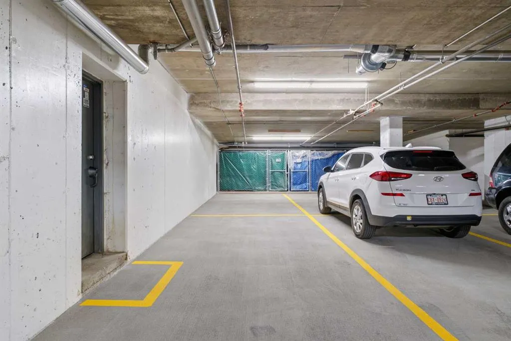 1005B Westmount Drive #104