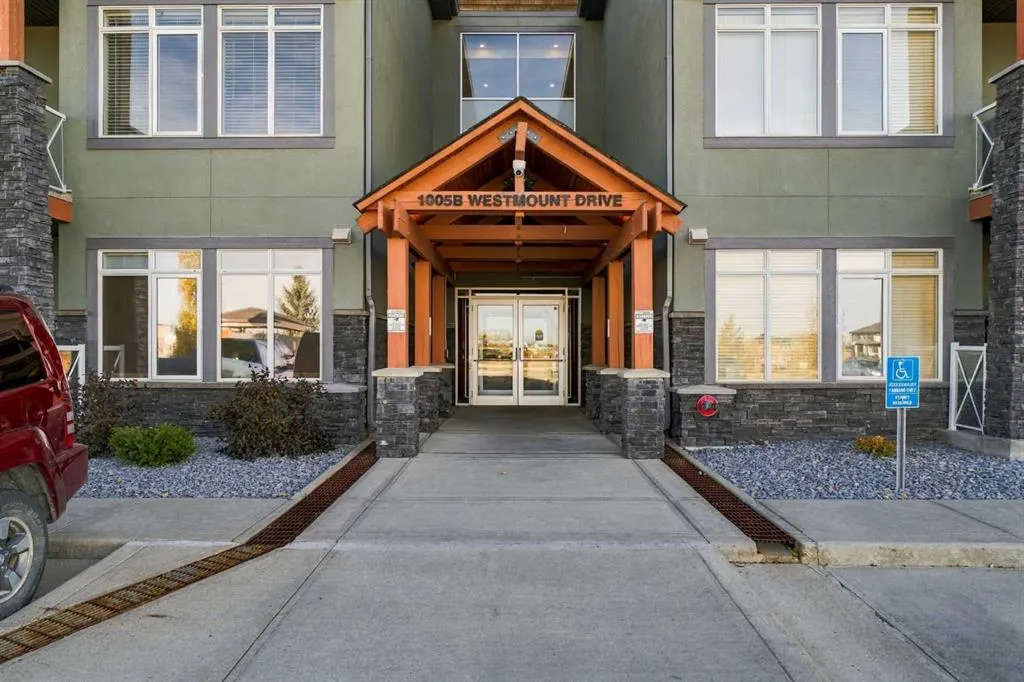 1005B Westmount Drive #104