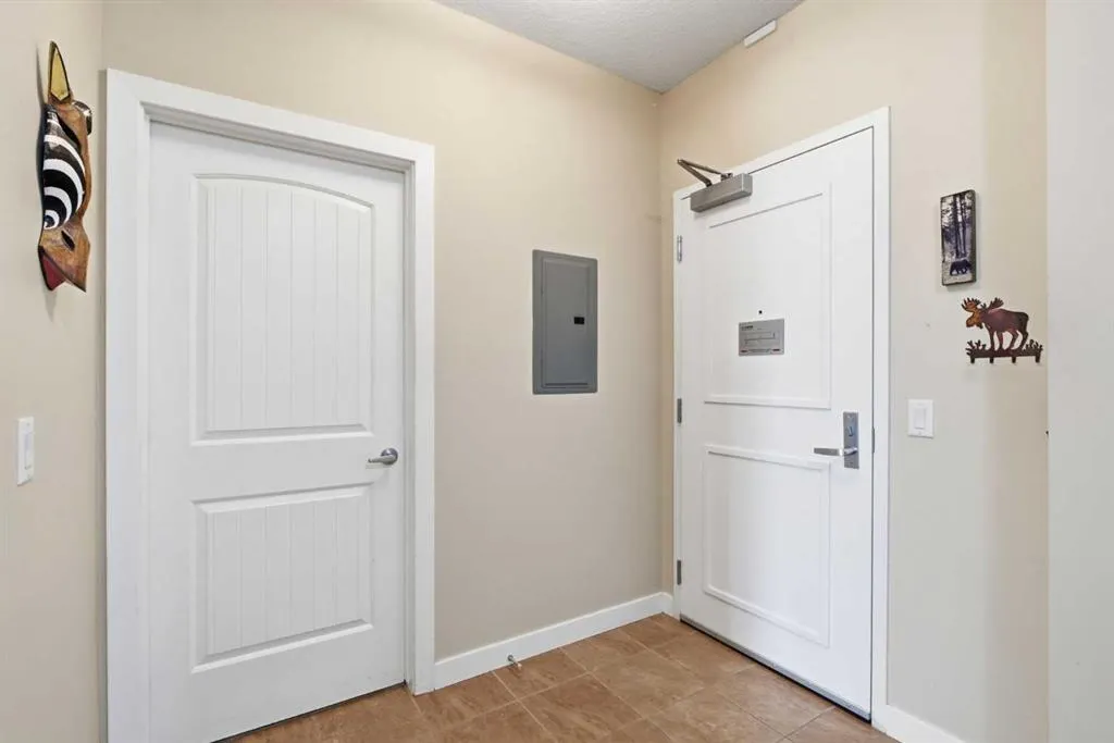 1005B Westmount Drive #104