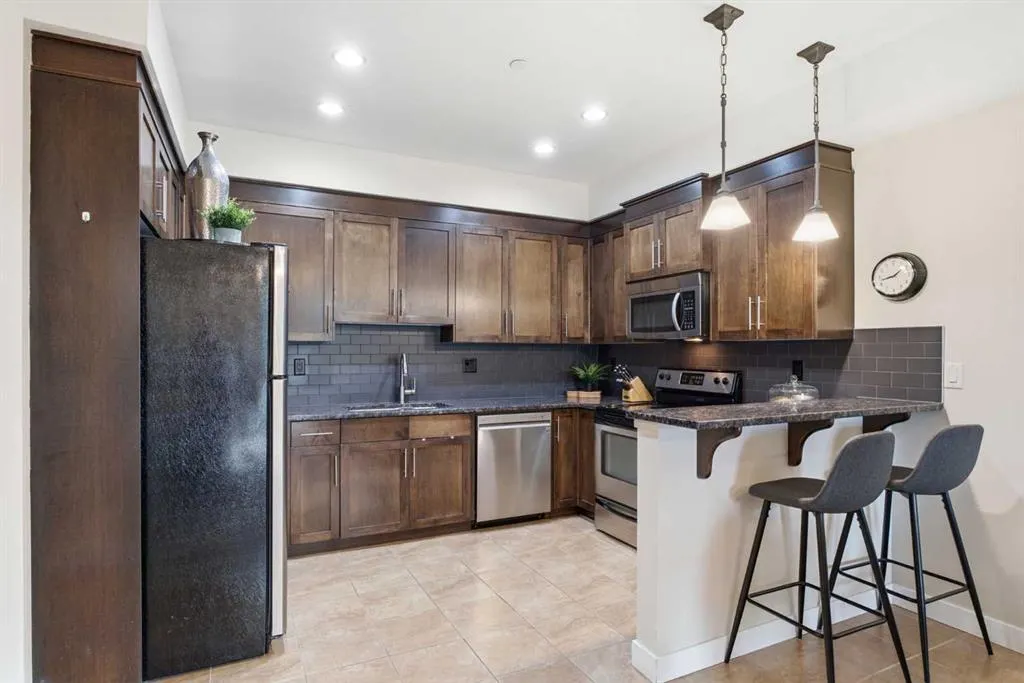 1005B Westmount Drive #104