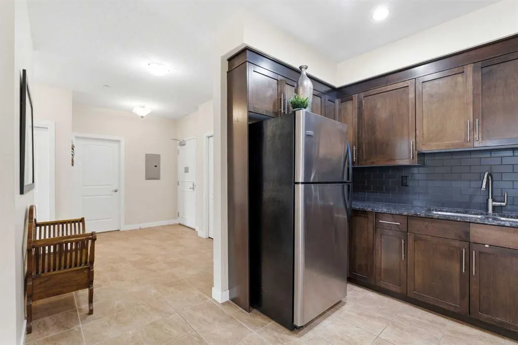 1005B Westmount Drive #104