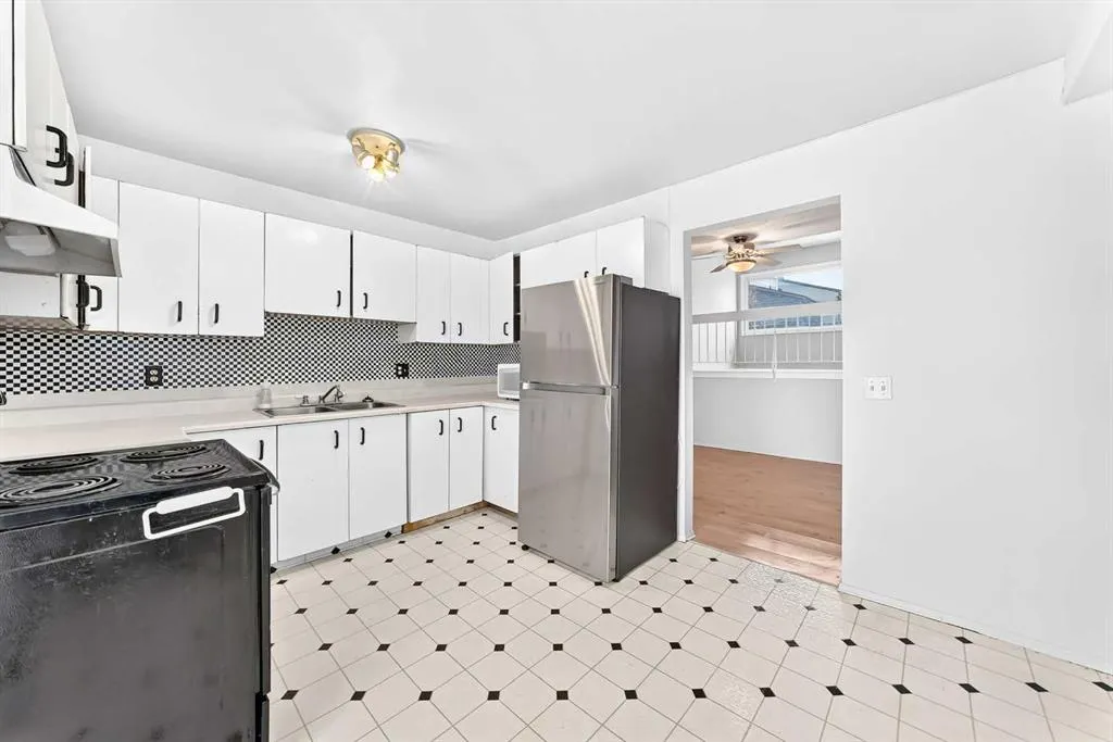 410 Brae Glen Crescent SW