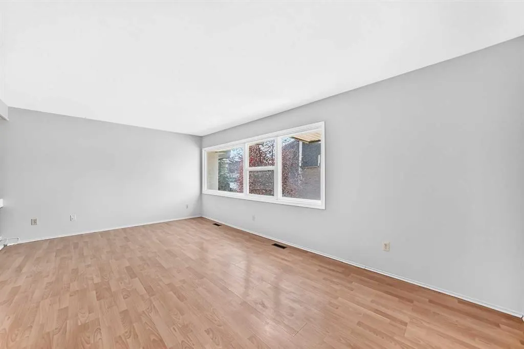 410 Brae Glen Crescent SW