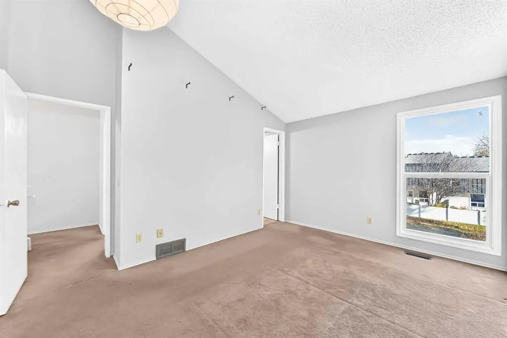 410 Brae Glen Crescent SW