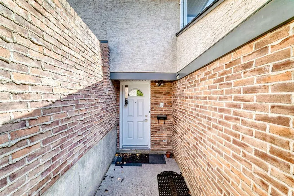 410 Brae Glen Crescent SW