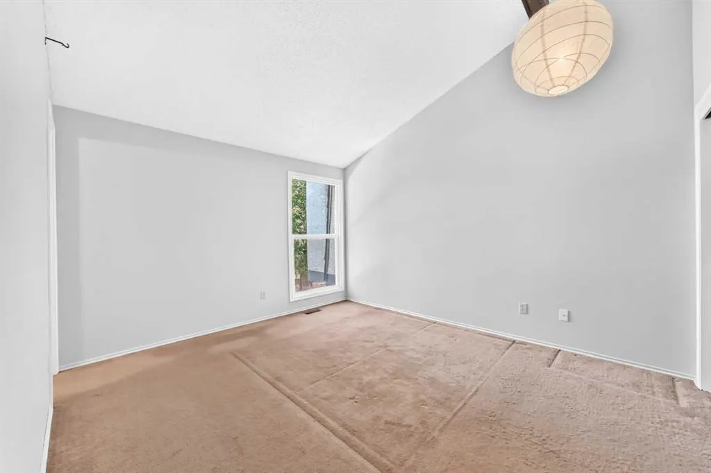 410 Brae Glen Crescent SW