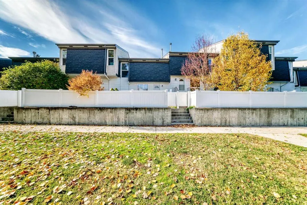 410 Brae Glen Crescent SW