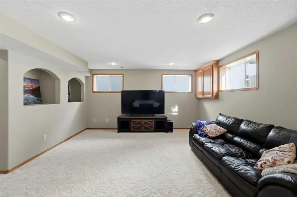 123 Robinson Crescent