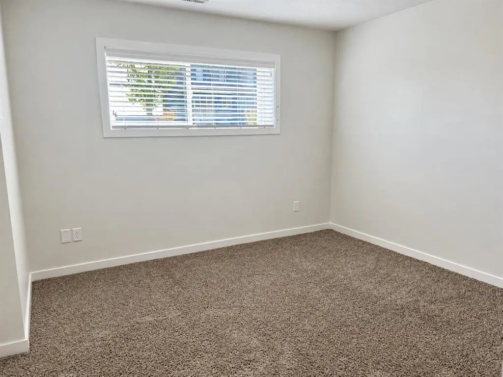 303 Coalbanks Boulevard W