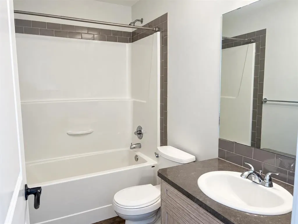 303 Coalbanks Boulevard W
