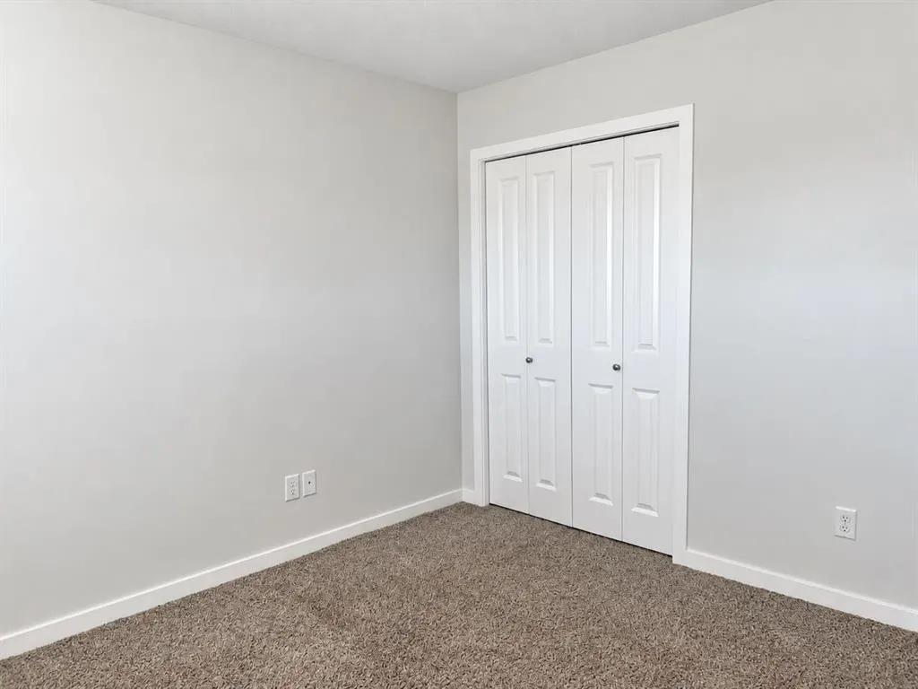 303 Coalbanks Boulevard W