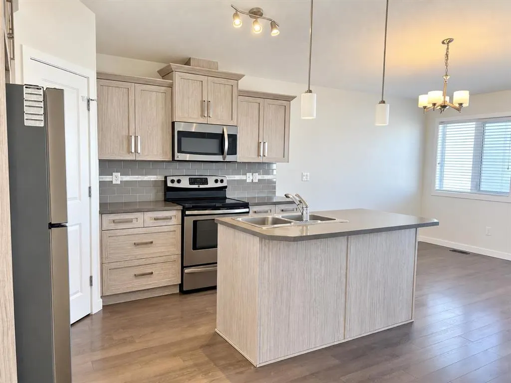 303 Coalbanks Boulevard W