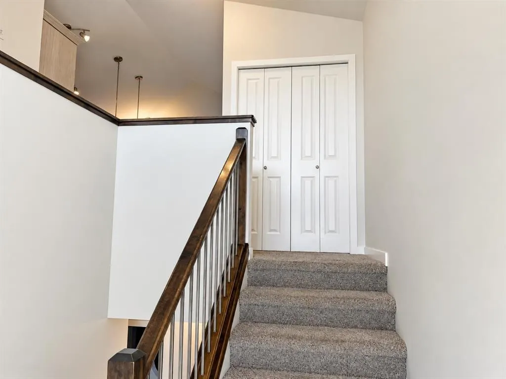 303 Coalbanks Boulevard W