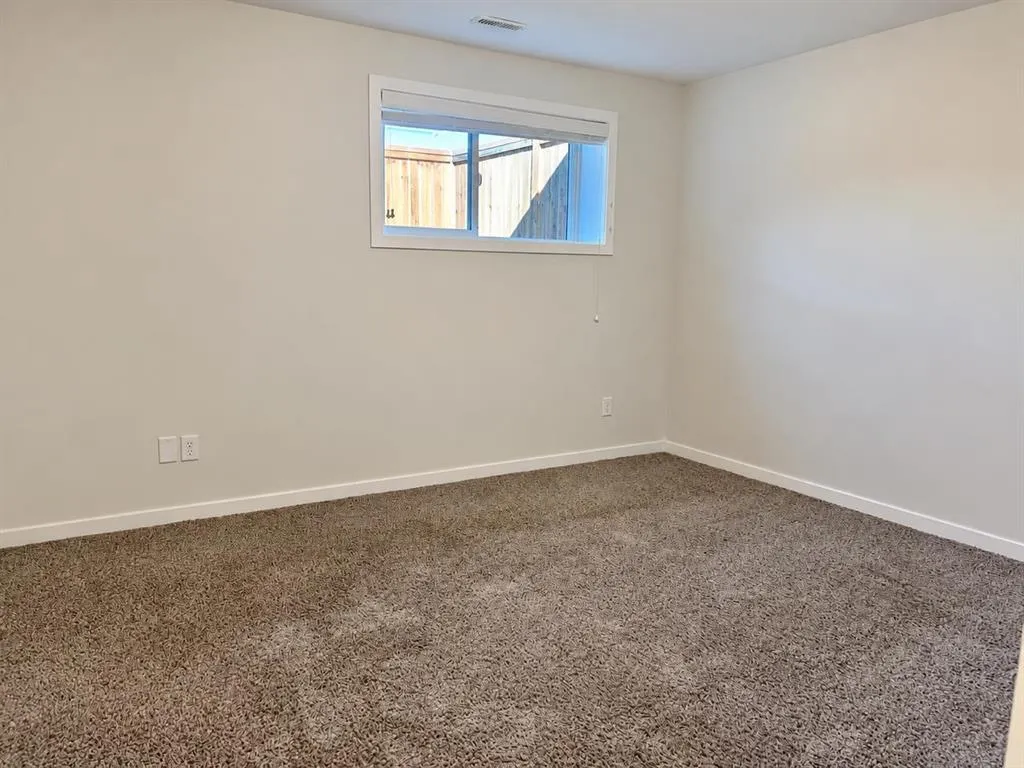 303 Coalbanks Boulevard W